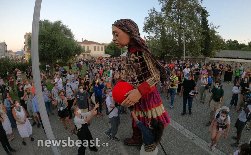 Η προσφυγοπούλα Αμάλ στην Αθήνα – Εικόνες από την περιοδεία στον Κεραμεικό