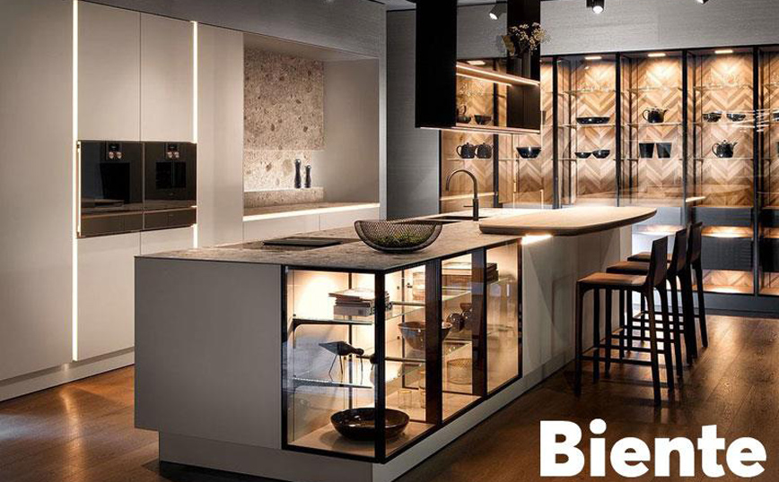 Κουζίνα με γυάλινες λεπτομέρειες Κουζίνα με γυάλινες λεπτομέρειες