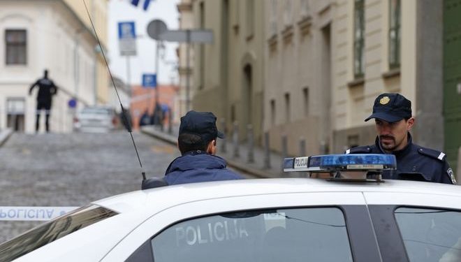 Φέρεται να σκότωσε τα τρία παιδιά του και μετά προσπάθησε να αυτοκτονήσει
