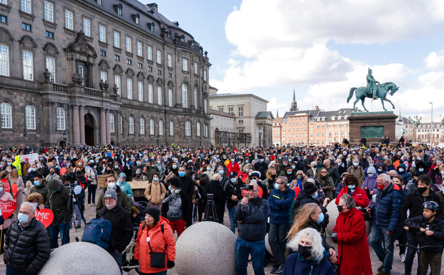 Δανία: Ξεκίνησε η δίκη υπουργού που κατηγορείται ότι χώριζε παράνομα ζευγάρια μεταναστών