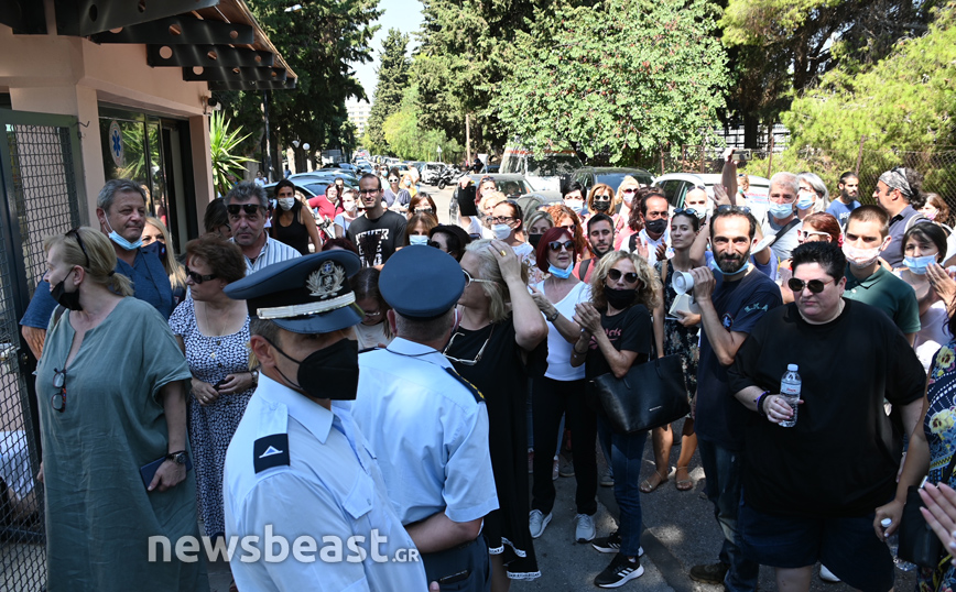 Διαμαρτυρία υγειονομικών και εργαζομένων στο ΕΚΑΒ στο «Γεννηματάς»