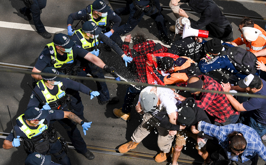Κορονοϊός: Διαδηλώσεις κατά του lockdown στη Μελβούρνη – Συγκρούσεις με αστυνομικούς