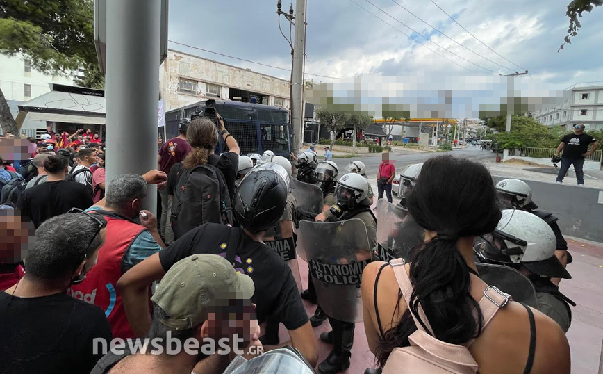 Διανομείς του efood σε μοτοπορεία Διανομείς του efood σε μοτοπορεία