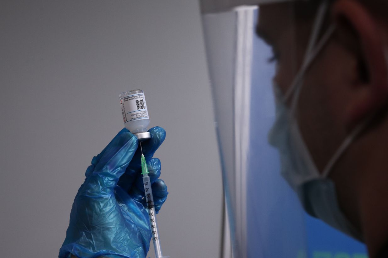 Σφίγγει ο κλοιός για τα πλαστά πιστοποιητικά εμβολιασμού – Έλεγχοι από τους «αδιάφθορους» και παρέμβαση Αρείου Πάγου