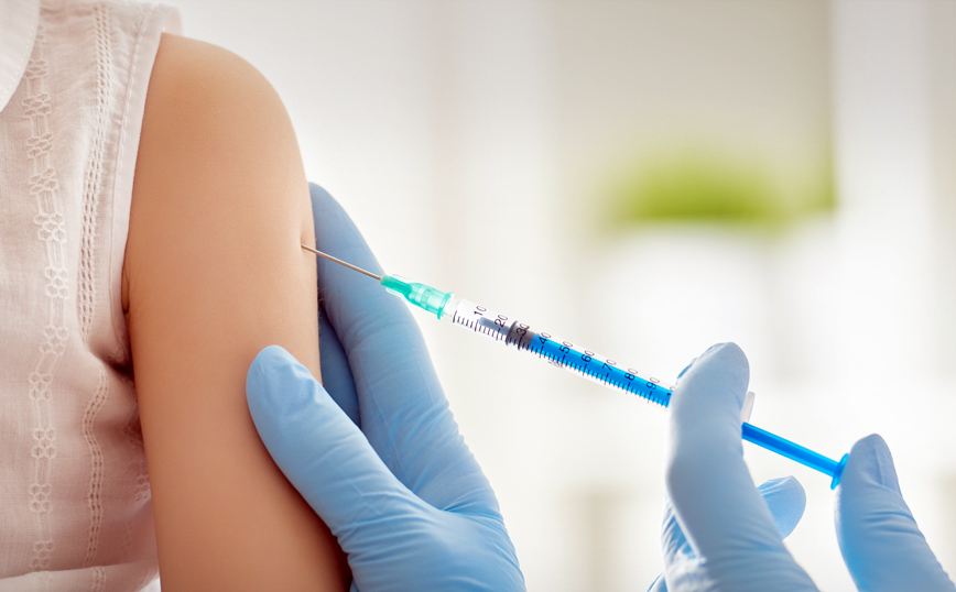 Κορονοϊός: «Γιατί πρέπει να εμβολιαστούμε ΟΛΟΙ;» &#8211; Οι ειδικοί απαντούν