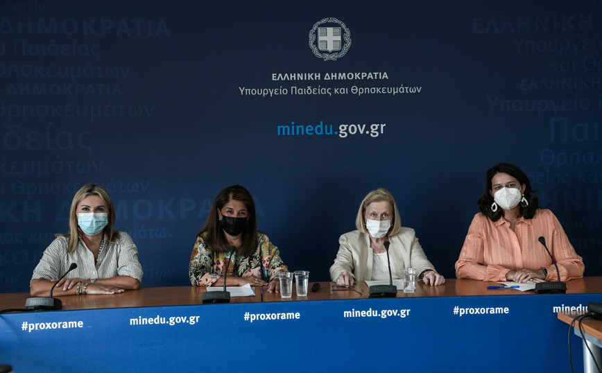Κορονοϊός: Γιατί αυξάνονται τα κρούσματα στους ανήλικους – Οι απαντήσεις στους γονείς για τα εμβόλια