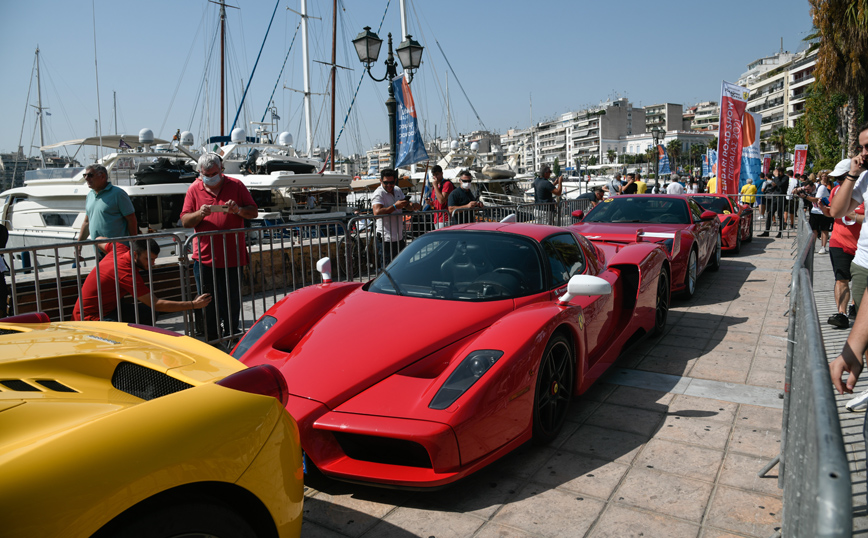 Γέμισε Ferrari ο Πειραιάς – 30 supercars στο Πασαλιμάνι