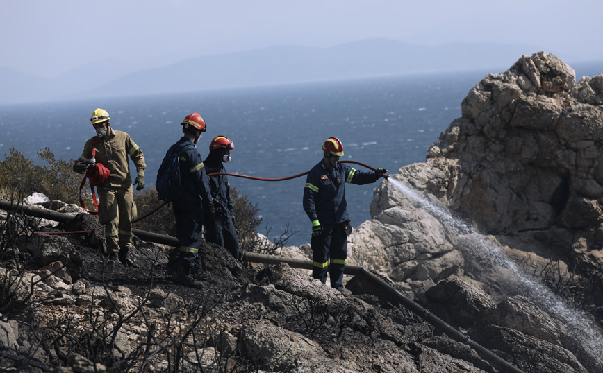 Οριοθετήθηκε η φωτιά στην Κακιά Θάλασσα Κερατέας