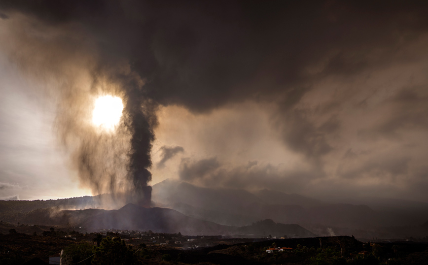Λάβα από το ηφαίστειο στη Λ Πάλμα Λάβα από το ηφαίστειο στη Λ Πάλμα