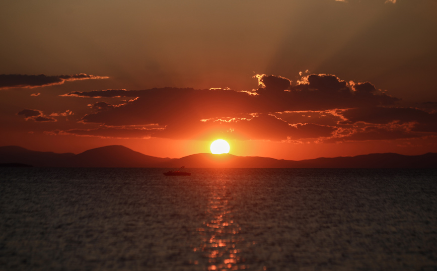 Γιατί λατρεύουμε τα ηλιοβασιλέματα (και τις ανατολές);