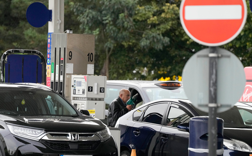 Ουρές για καύσιμα στη Βρετανία Ουρές για καύσιμα στη Βρετανία