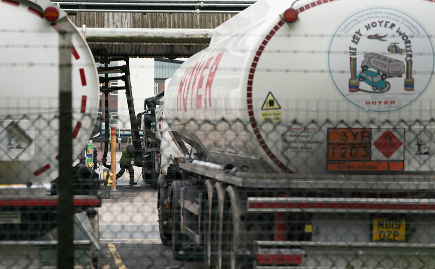 Ουρές για καύσιμα στη Βρετανία Ουρές για καύσιμα στη Βρετανία