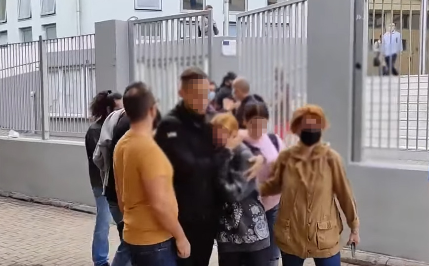 Επεισόδια στο ΕΠΑΛ Σταυρούπολης: Μαθήτριες καταγγέλλουν ότι τις έδειραν συμμαθήτριές τους &#8211; Πεδίο μάχης για δεύτερη μέρα