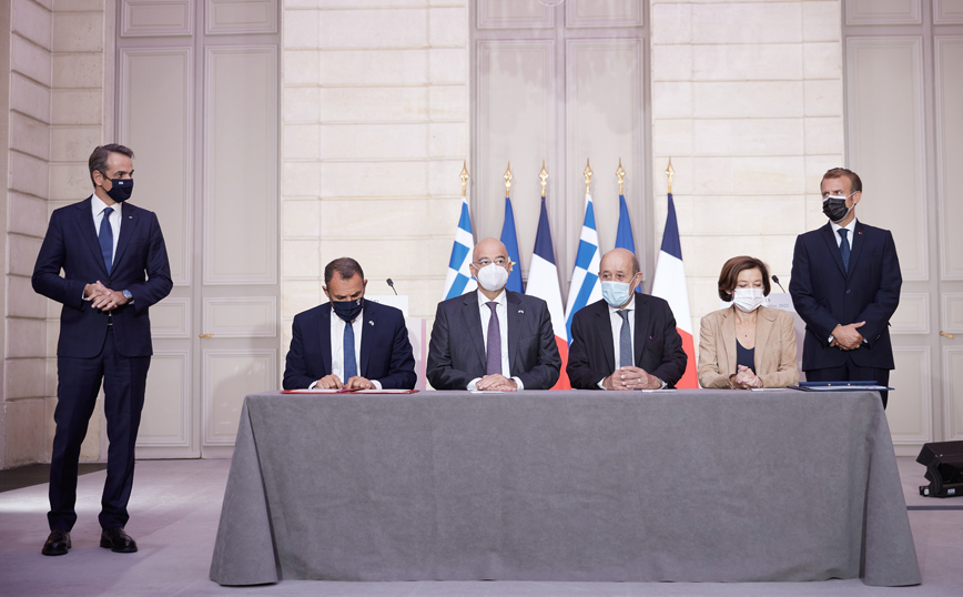 Ο Μητσοτάκης με τον Μακρον στο Παρίσι Ο Μητσοτάκης με τον Μακρον στο Παρίσι