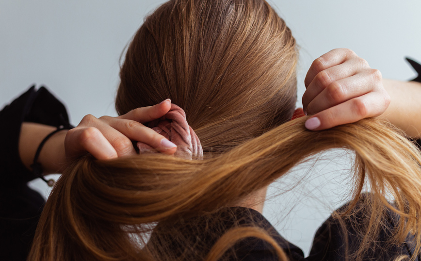 Μαλλιά σε κοτσίδα Μαλλιά σε κοτσίδα