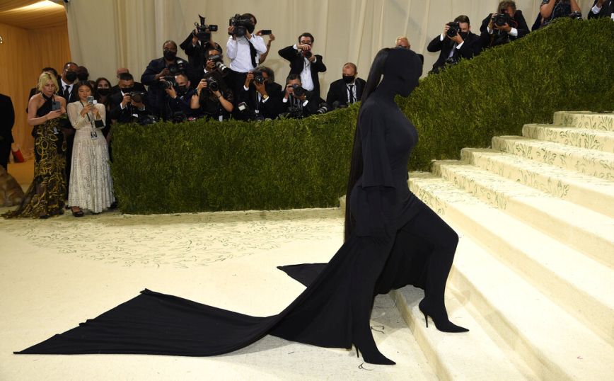 Met Gala: Οι εκκεντρικές εμφανίσεις στο κόκκινο χαλί &#8211; Εντυπωσίασαν Ριάνα, Κιμ Καρντάσιαν και Μέγκαν Φοξ