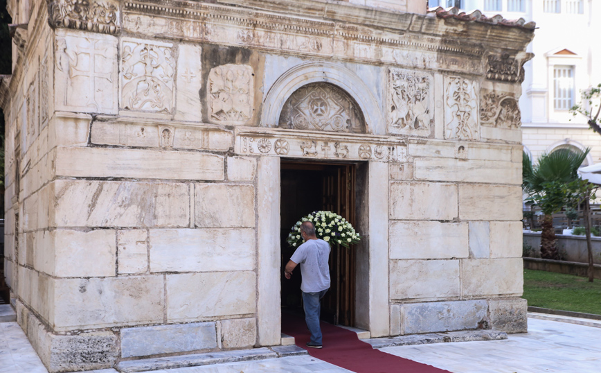 Μίκης Θεοδωράκης: Η προσωρινή διαταγή για το γραφείο τελετών &#8211; Κανονικά το λαϊκό προσκύνημα