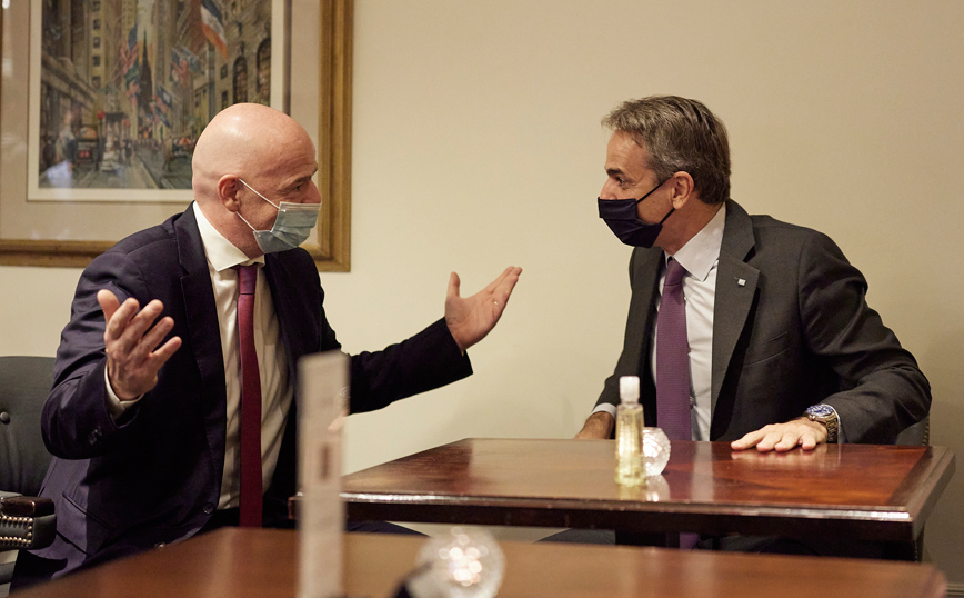 Ο πρόεδρος της FIFA σε συνάντηση με τον Μητσοτάκη