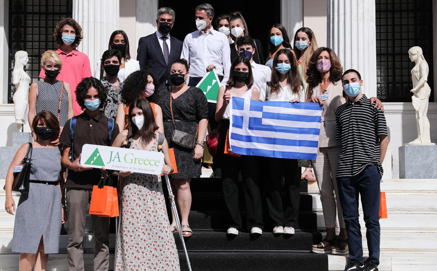 Συνάντηση Μητσοτάκη με νέους και νέες ελληνικών start-up: «Μας κάνατε περήφανους ως χώρα»