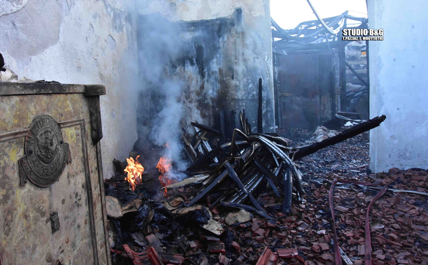 Πυρκαγιά σε θερμοκηπίο στο Ναύπλιο Πυρκαγιά σε θερμοκηπίο στο Ναύπλιο