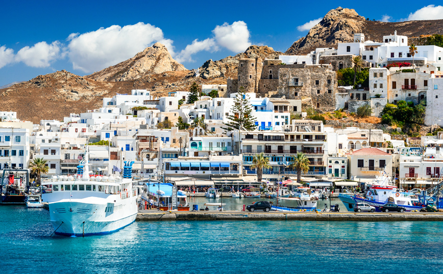 Το λιμάνι της Νάξου Το λιμάνι της Νάξου