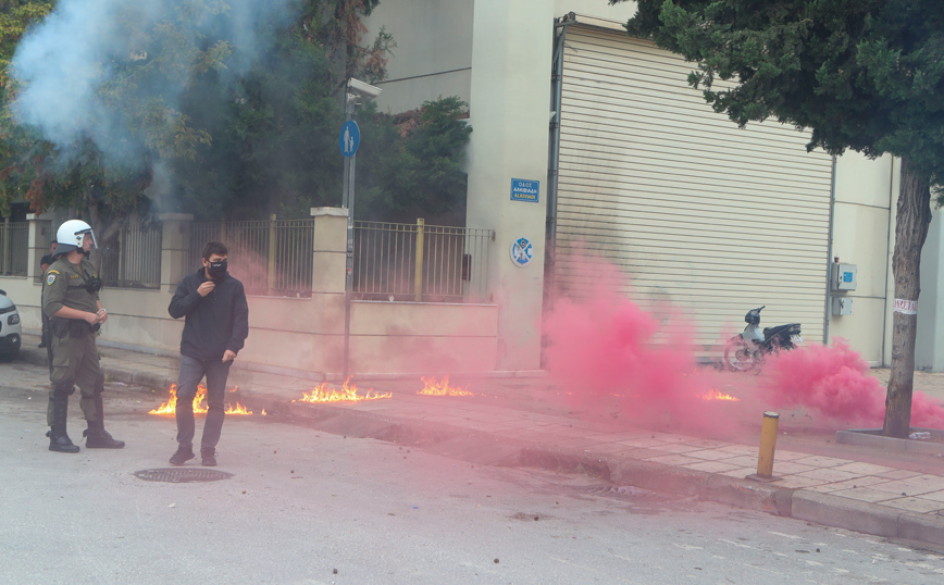 Επεισόδια σε ΕΠΑΛ Σταυρούπολης &#8211; Δήμαρχος: «Πρωτοφανής κατάσταση με ρόπαλα και βία, δεν τα έχουμε ξαναδεί αυτά»