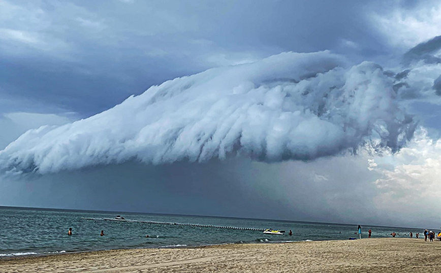 Shelf Cloud: «Σκέπασε» τη Χαλκιδική και χάρισε εντυπωσιακές εικόνες