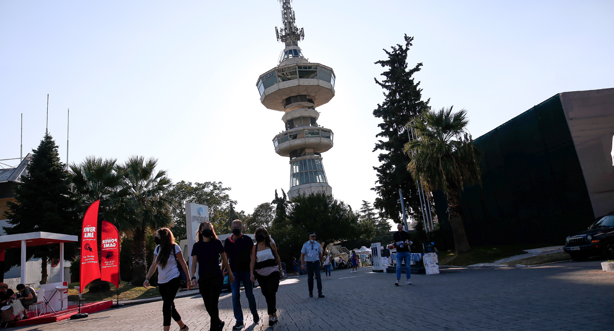 «Κόκκινος» συναγερμός για την Αττική – Κοντά σε μίνι lockdown η Θεσσαλονίκη