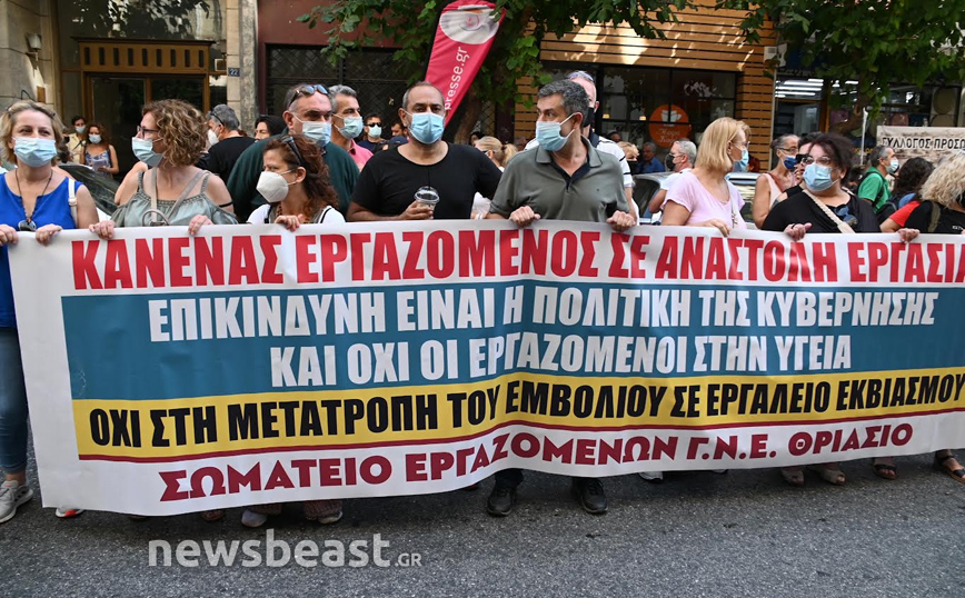 «Όχι» Πλεύρη στο αίτημα της ΠΟΕΔΗΝ για άρση αναστολών εργασίας σε ανεμβολίαστους υγειονομικούς