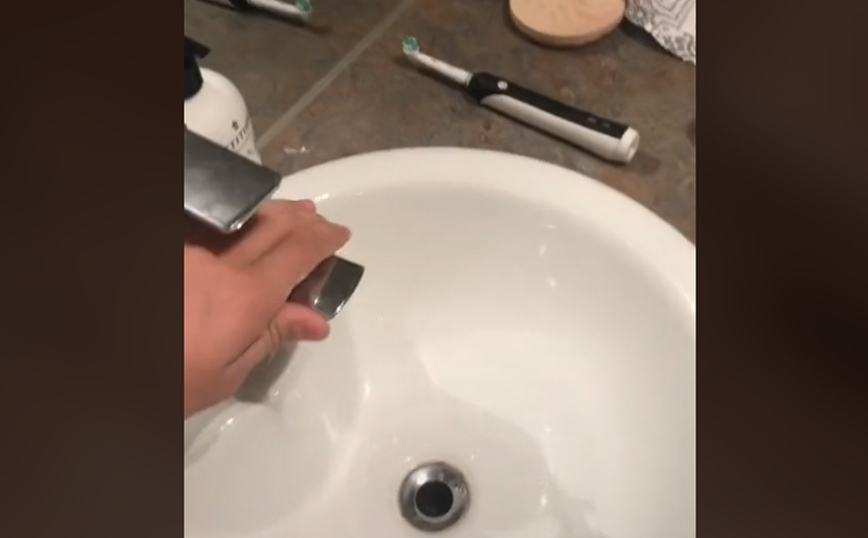 Το κόλπο με τη χαλασμένη βρύση της μπανιέρας που σαρώνει στο Tik Tok