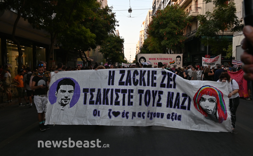 Πανό η Zackie ζει, τσακίστε τους ναζί, στη συγκέντρωση για τα τρία χρόνια από τη δολοφονία του Ζακ Κωστόπουλου Πανό η Zackie ζει, τσακίστε τους ναζί, στη συγκέντρωση για τα τρία χρόνια από τη δολοφονία του Ζακ Κωστόπουλου