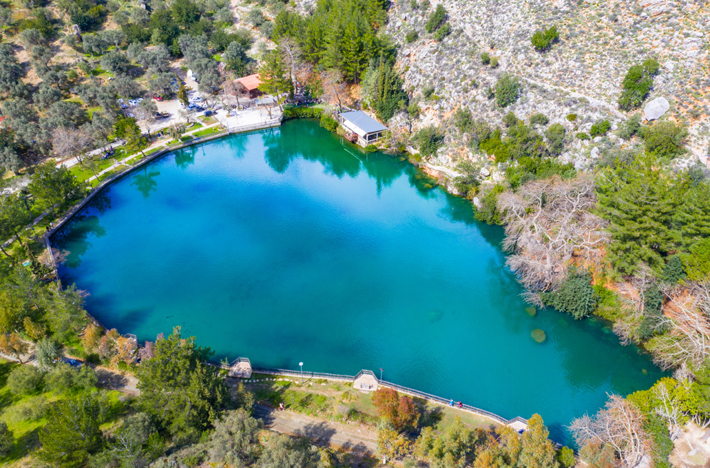 Λίμνη Ζαρού: Η υδάτινη αγκαλιά &#8211; «καθρέφτης» του ορεινού όγκου του Ψηλορείτη
