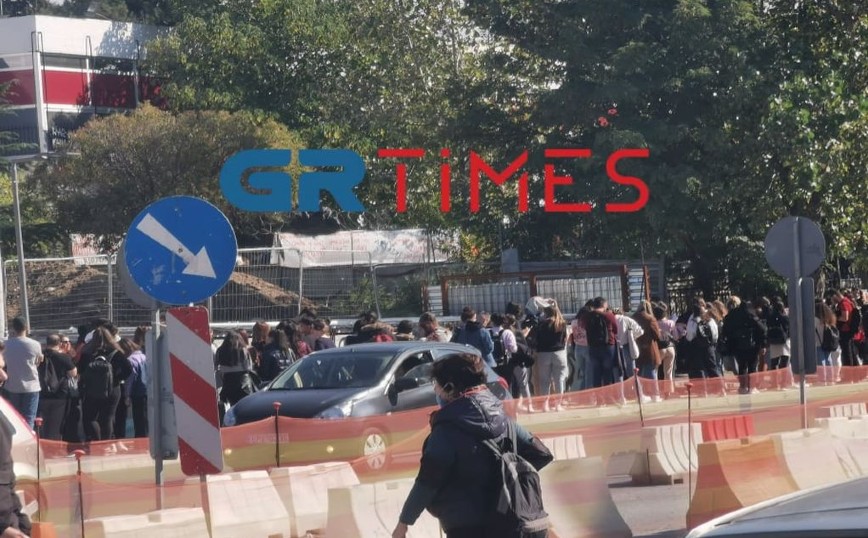 Ουρές στη λέσχη του ΑΠΘ Ουρές στη λέσχη του ΑΠΘ