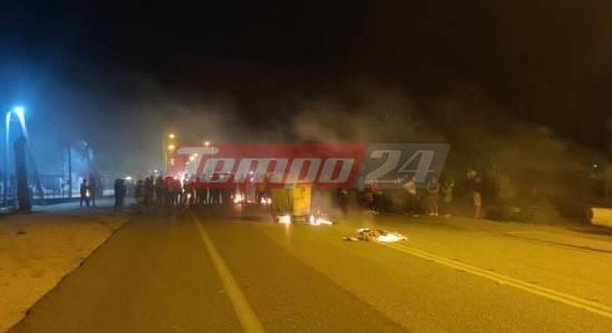 Μπλόκο από Ρομά στην Πατρών-Πύργου &#8211; Έκλεισαν τον δρόμο και καίνε λάστιχα