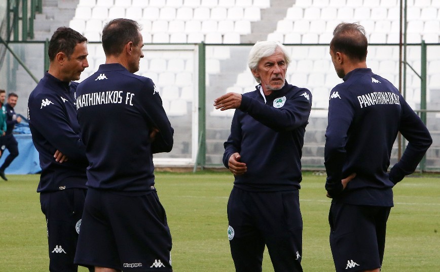 Ο Ιβάν Γιοβάνοβιτς με τους συνεργάτες του στον Παναθηναϊκό Ο Ιβάν Γιοβάνοβιτς με τους συνεργάτες του στον Παναθηναϊκό