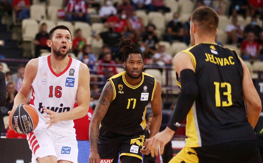 Ο Κώστας Παπανικολάου