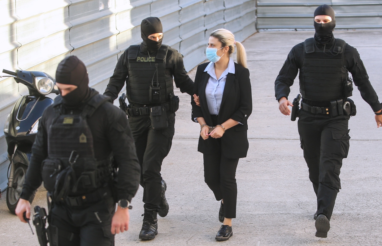 Επίθεση με βιτριόλι: 15 χρόνια κάθειρξη στην Έφη Κακαράντζουλα – Ένοχη για απόπειρα ανθρωποκτονίας χωρίς ελαφρυντικό