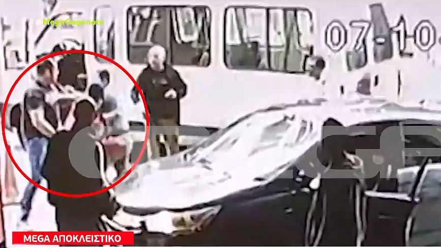 Αστυνομικός ξυλοκοπήθηκε εν ώρα υπηρεσίας στο κέντρο της Αθήνας – Δείτε το βίντεο