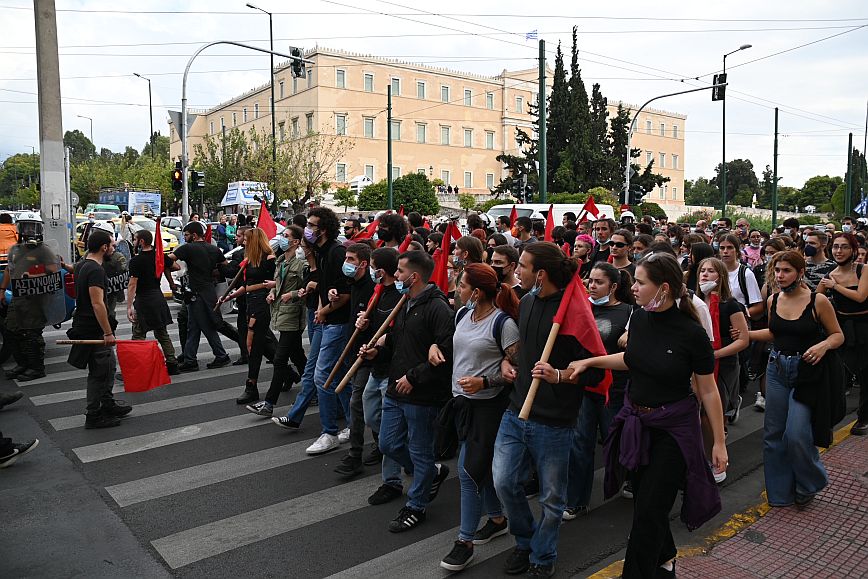 Ολοκληρώθηκε η αντιφασιστική πορεία στο κέντρο της Αθήνας