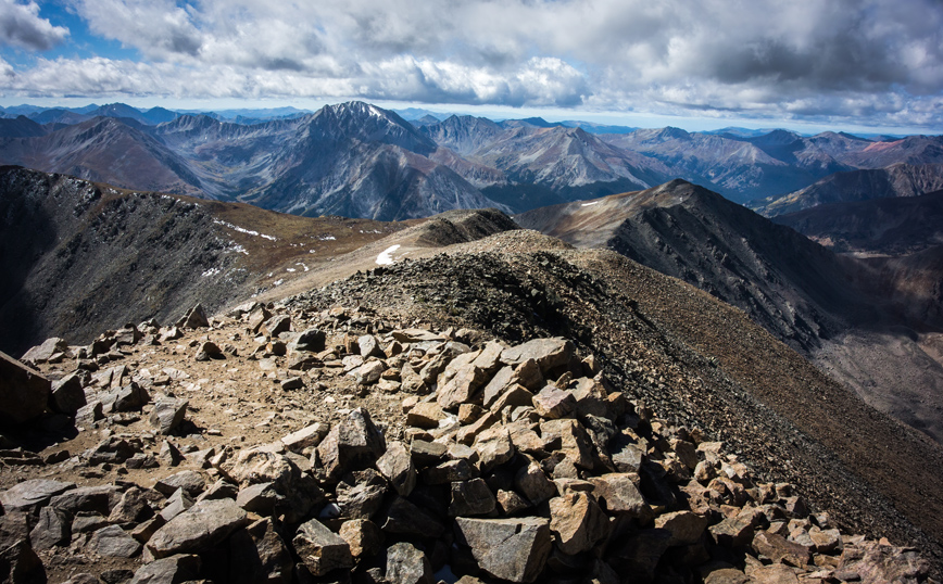 Μονοπάτι πεζοπορίας στο βουνό Έλμπερτ Μονοπάτι πεζοπορίας στο βουνό Έλμπερτ