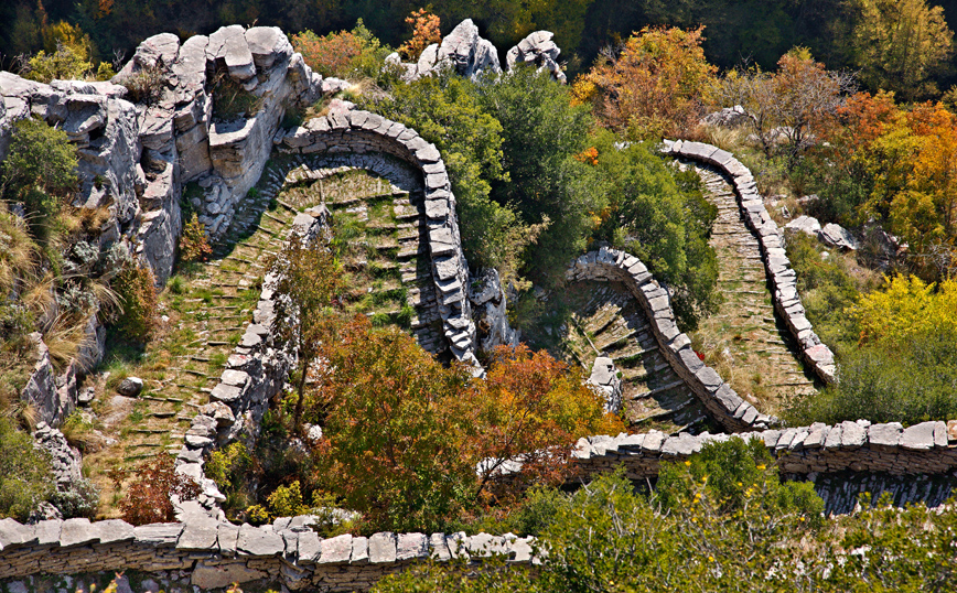 Η πέτρινη σκάλα στο Βραδέτο Η πέτρινη σκάλα στο Βραδέτο