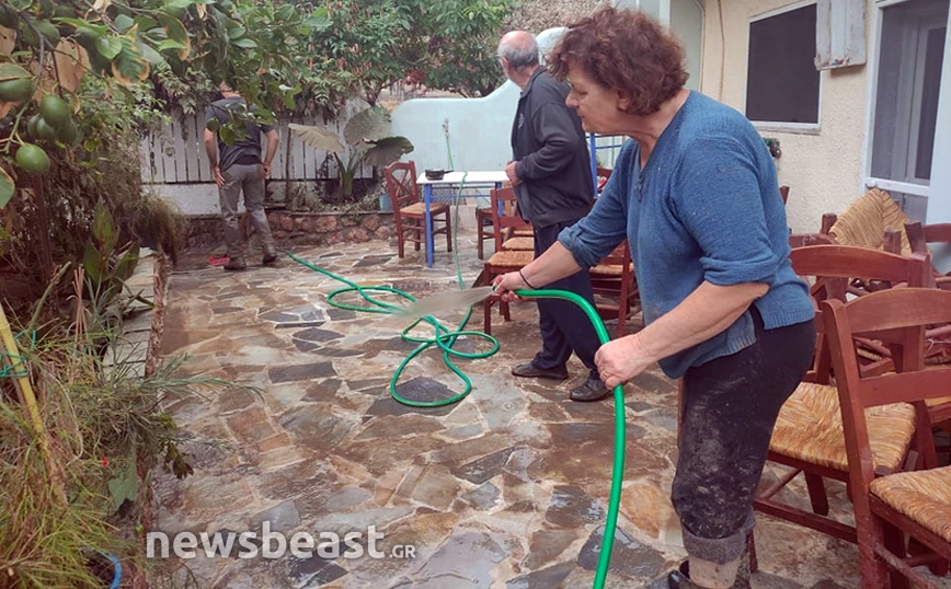 Στην παραλία Αγκάλη στη Βόρεια Εύβοια Στην παραλία Αγκάλη στη Βόρεια Εύβοια