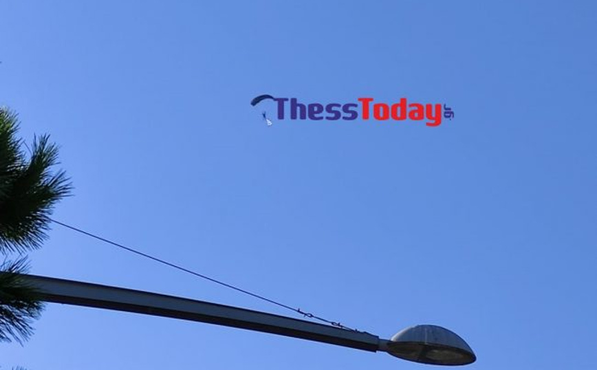 Βουτιές αλεξιπτωτιστών ενόψει 28ης Οκτωβρίου Βουτιές αλεξιπτωτιστών ενόψει 28ης Οκτωβρίου