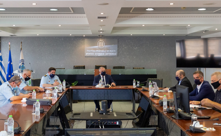 Θεοδωρικάκος: Εμβολιαστείτε για να γίνει η ζωή όλων πιο ελεύθερη