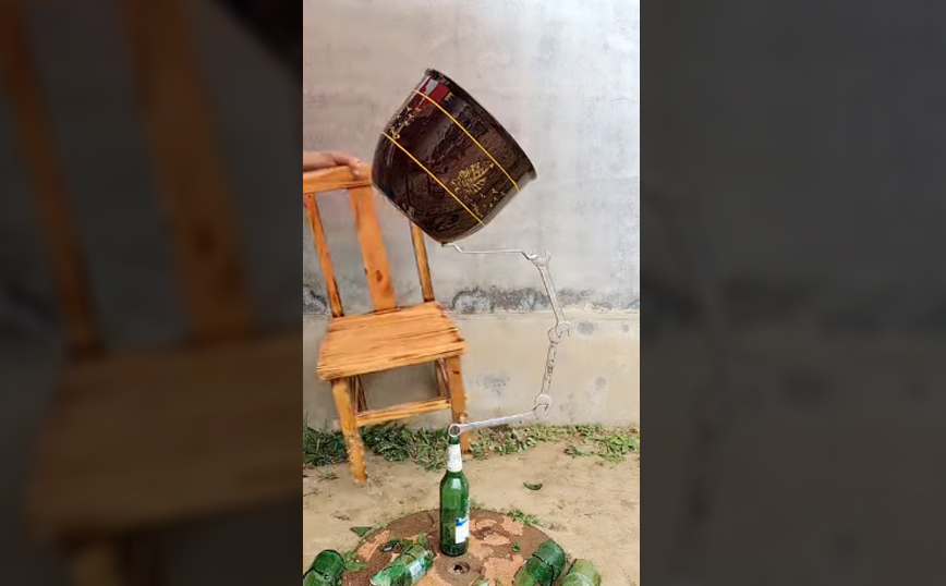 Ο τύπος που έχει μάστερ στην ισορροπία