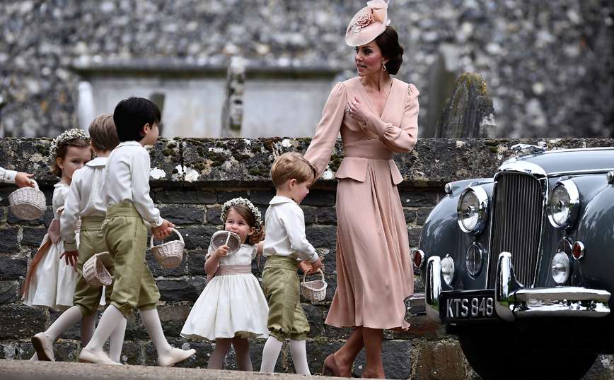 Η Κέιτ Μίντλετον στο γάμο της αδερφής της Η Κέιτ Μίντλετον στο γάμο της αδερφής της