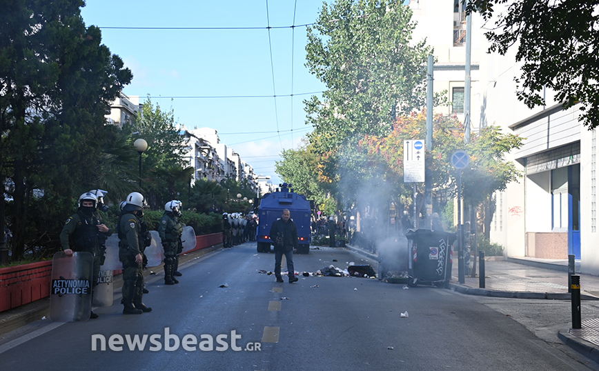 Ένταση στην ΑΣΟΕΕ: Οδοφράγματα και φωτιά σε κάδους – Άνοιξε η Πατησίων