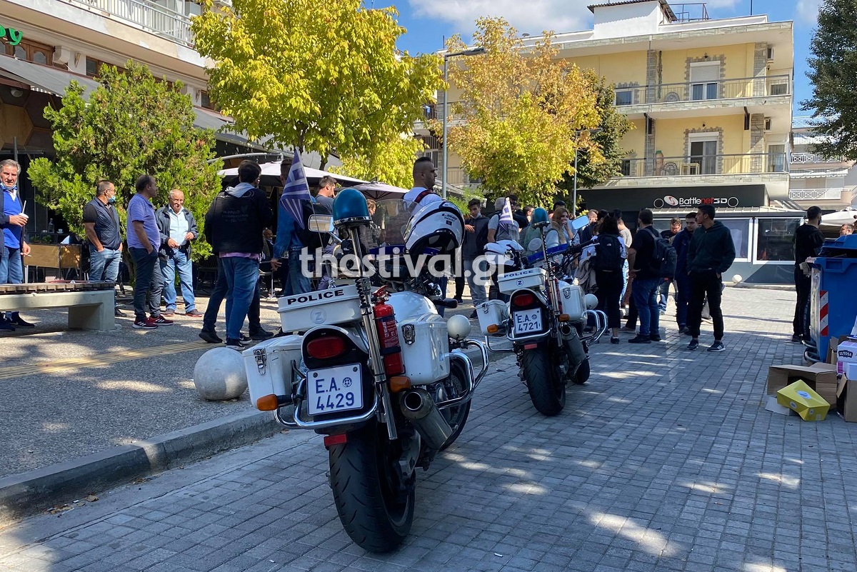 Θεσσαλονίκη: Ακροδεξιοί επιτέθηκαν σε μέλη της ΚΝΕ που μοίραζαν φυλλάδια στην Ηλιούπολη