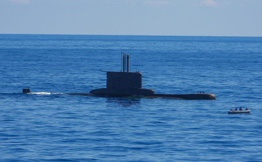 Ελικόπτερο πλήττει υποβρύχιο με τορπίλη Ελικόπτερο πλήττει υποβρύχιο με τορπίλη