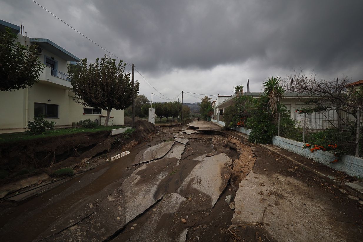 Κακοκαιρία – Βόρεια Εύβοια: Βιβλική καταστροφή στις πυρόπληκτες περιοχές – Κίνδυνος πλημμύρας για 10 περιοχές της χώρας